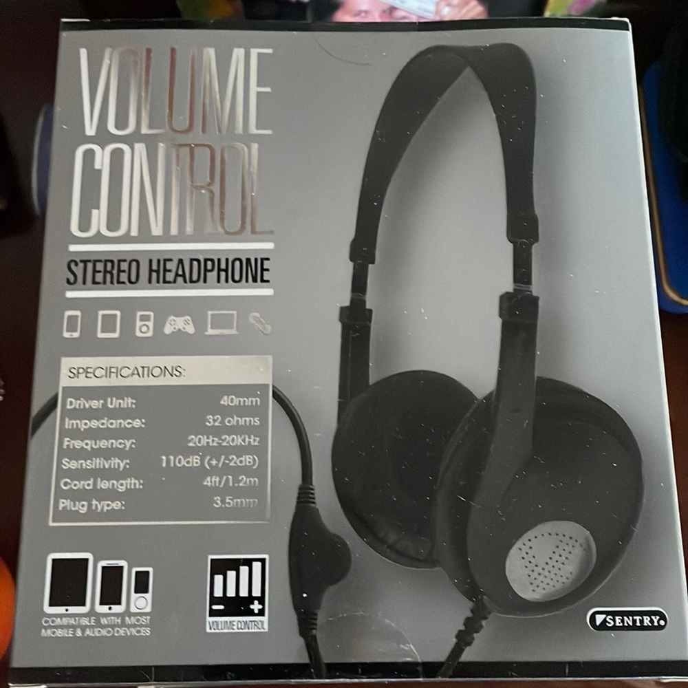 Brand new stereo headphones/volume control. I have 4 sets to sell